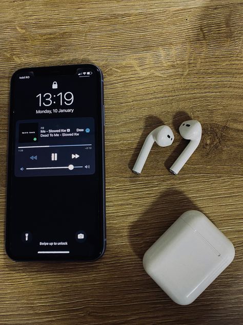 #favs #music #headphones #airpods Phone And Airpods Aesthetic, Iphone Airpods Aesthetic, Air Pods Aesthetic, Airpods In Ear, Airpods Aesthetic, Headphone Decoration, Airpods Iphone, Vision Board Goals, Harry Styles Aesthetic