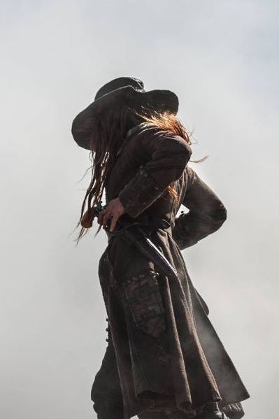 Clara Paget as Anne Bonny in 'Black Sails' Clara Paget, Anne Bonny, Pirate Queen, Catty Noir, The Pirate King, Black Sails, Edward Elric, Pirate Life, Fantasy Aesthetic