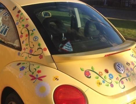 Inside Of Cars Ideas, Painted Car Interior, Jessica Day Aesthetic, Car Cute, Hippie Car, Bug Car, Car Deco, Beetle Car, Flower Stickers