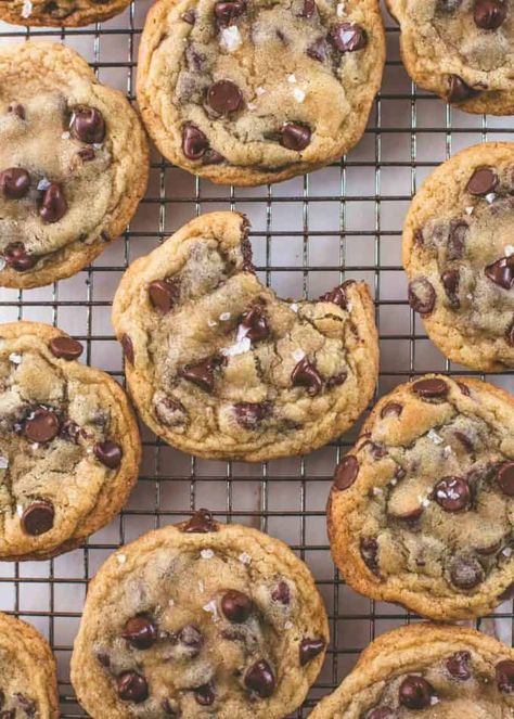 Simple Chocolate Chip Cookie Recipe, Crispy Chocolate Chip Cookies, Salted Chocolate Chip Cookies, Desserts Pictures, Soft Chocolate Chip Cookies, Chocolate Chip Cookies Recipe, Easy Chocolate Chip Cookies, Choc Chip Cookies, Tapered Square