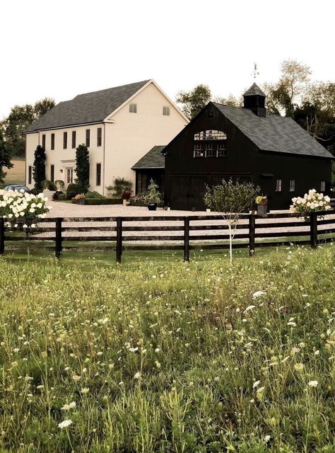 Texas Hill Country, Black Barn, Casas The Sims 4, Farmhouse Exterior, Studio Mcgee, Dream House Exterior, Exterior House, House Goals, Barn House