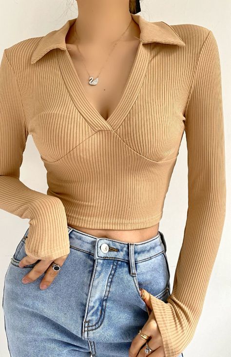 Tops For Spring, Neat Casual Outfits, Dresses Classy, Moda Chic, Stylish Blouse, Polo Neck, Casual Tops For Women, Fashion Design Clothes, Casual Top