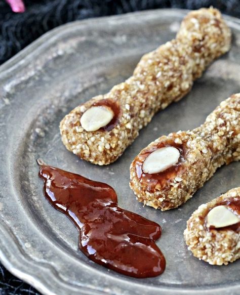 Spooky Witches' Fingers Desserts For Halloween, Quick Halloween Treats, Finger Cookies, Witches Fingers, Spooky Treats, Roasted Cashews, No Cooking, Halloween Treat, Halloween Desserts