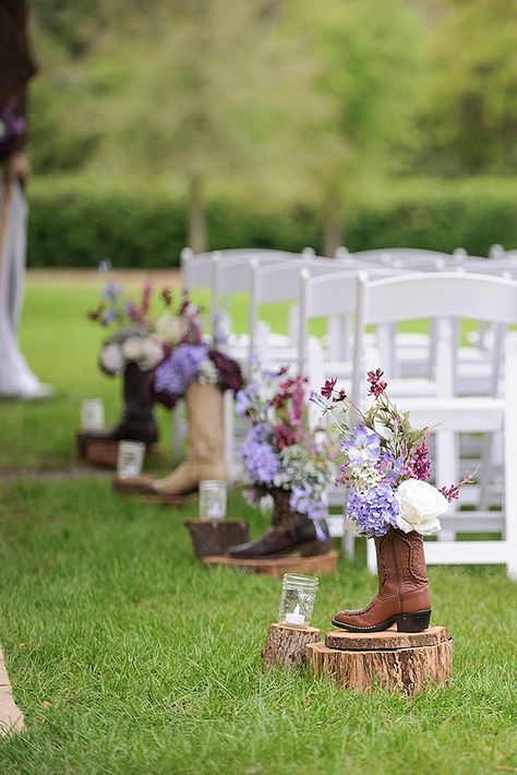 Rustic Aisle Decor, Rustic Country Wedding Ideas, Country Wedding Centerpieces, Wedding Ideas Rustic, Country Wedding Ideas, Country Western Wedding, Country Wedding Flowers, Western Themed Wedding, Wedding Isles