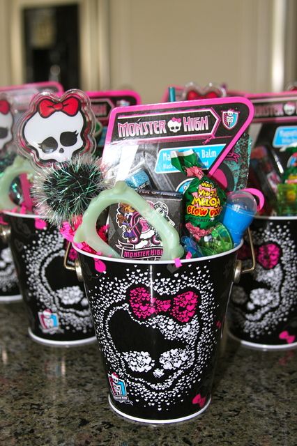 Favors at a Monster High Party #monsterhigh #partyfavors Monster High Birthday Party Ideas, Monster High Birthday Party, Monster High Birthday, Monster High Party, Festa Party, Birthday Planning, Monster Party, 6th Birthday Parties, Girl Birthday Party