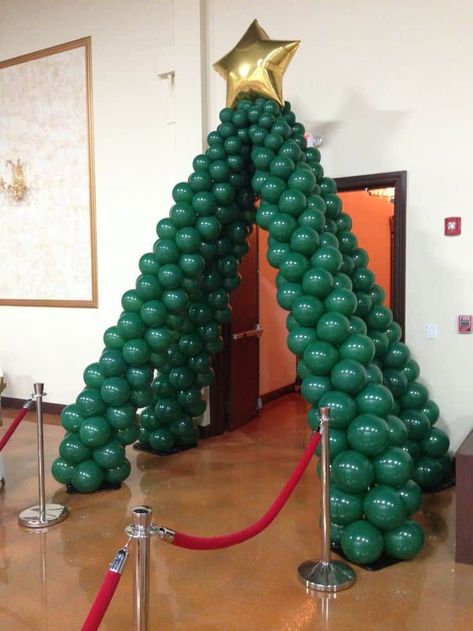 Tree Entrance, Balloon Tree, Christmas Balloon Decorations, Holiday Balloons, Deco Ballon, Decoration Evenementielle, Balloon Crafts, Christmas Balloons, Diy Balloon Decorations