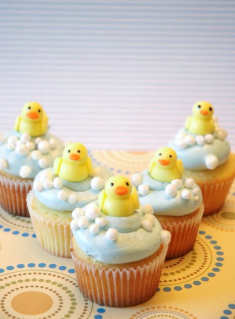 Rubber Duck First Birthday Party Ideas - Partymazing Cake Pops, Duck Sheet Cake, Rubber Ducky Balloon Arch, Duck Cupcakes Ideas, Boy Baby Shower Cake Ideas, Ducky Baby Shower Ideas, Rubber Ducky Baby Shower Ideas, Ducky Cupcakes, Rubber Duck Cake