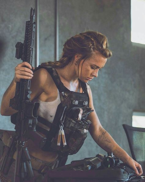 Hot Lead & Hotter Women — gunsandcowgirls: I’m conducting an experiment... Wallpaper Women, Military Aesthetic, Female Cop, Fighter Girl, Girls Wallpaper, Female Fighter, Army Women, Female Soldier, Military Girl