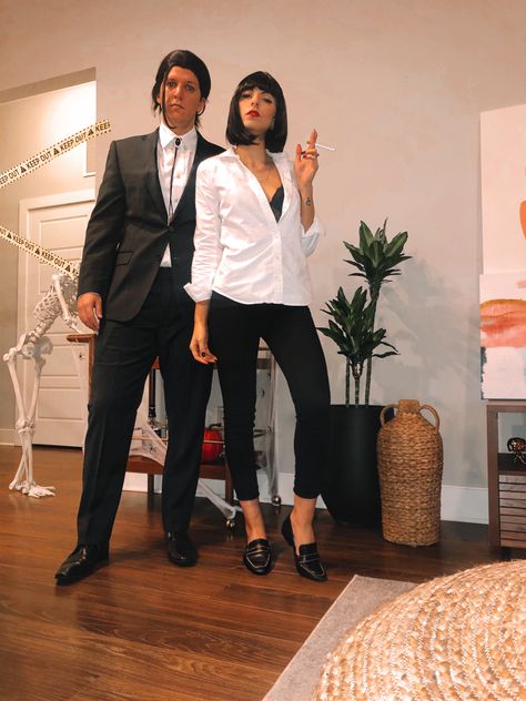 Vincent Vega and Mia Wallace Halloween costume #pulpfiction #halloween Disfraz Pulp Fiction, Disfraz Mia Wallace, Mia Wallace Halloween Costume, 90s Couples Costumes, Pulp Fiction Halloween Costume, Mia Wallace Costume, Pulp Fiction Costume, Vincent Vega, Iconic Halloween Costumes
