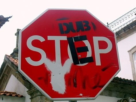 dubstep. <3 Dubstep, 카페 인테리어 디자인, Bass Music, I'm With The Band, Electronic Dance Music, Types Of Music, Drum And Bass, New People, Music Stuff