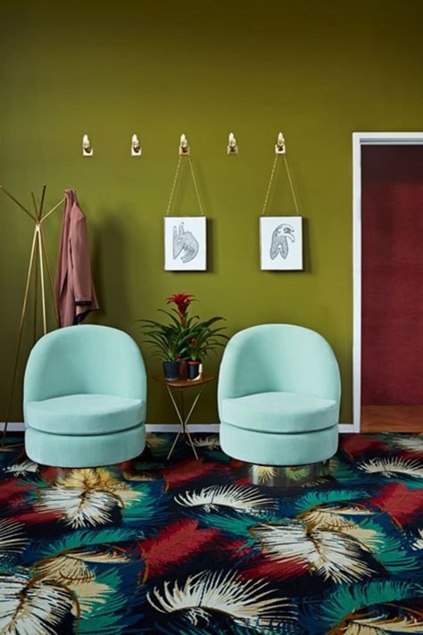 Post Image Decoration Hall, Green Hallway, Wall Green, Wall Color Combination, Hallway Colours, Retro Interior Design, Hall Interior Design, Hall Interior, Green Interior