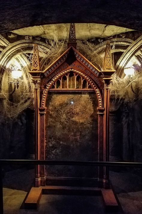 Mirror of Erised (28731125354) - Search results for "mirror of erised" - Wikimedia Commons Jude Law, Mirror Of Erised, The Golden Trio, Harry Potter Wall, Anniversaire Harry Potter, Go Back In Time, Outdoor Aesthetic, Golden Trio, Nerd Love