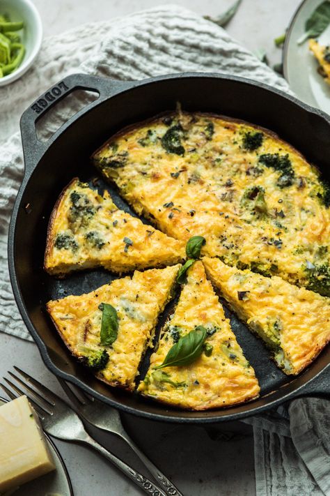 Easy Leek and Broccoli Frittata with Gruyère - Tastes of Thyme Egg Frittata Recipes, Leek Frittata, Cheesy Leeks, Broccoli Frittata, Vegetable Frittata Recipes, Fluffy Gluten Free Pancakes, Easy Frittata Recipe, Easy Frittata, Veggie Frittata