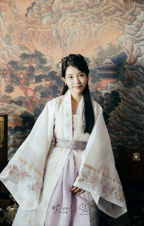 Hwarang - The Hidden Woman - Characters - Wattpad Iu Moon Lovers, Moon Lovers Drama, Moon Lovers Scarlet Heart Ryeo, Hanbok Traditional, Scarlet Heart Ryeo, Traditional Asian Dress, Traditional Hanbok, Korean Traditional Clothing, Korean Traditional Dress