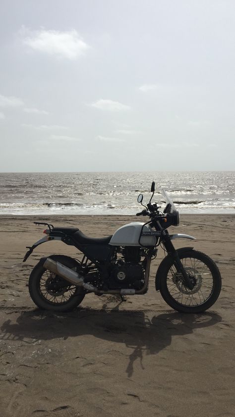 Re Himalayan Bike Wallpaper, Himalayan 450, Re Himalayan, Himalayan Bike, Bike Rider Photography, Himalayan Royal Enfield, Rider Photography, Dream Motorcycle, Royal Enfield Wallpapers