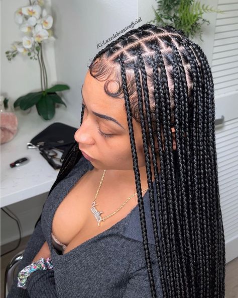 Small Knotless Box Braids With Edges, Styles With Medium Knotless, Small Knotless Braids Black Women, Small Box Braids Knotless, Small Knotless With Dramatic Edges, Medium Knotless Mid Back, Small Knotless Knee Length, Knotless Braids Small With Curls, Small Part Box Braids