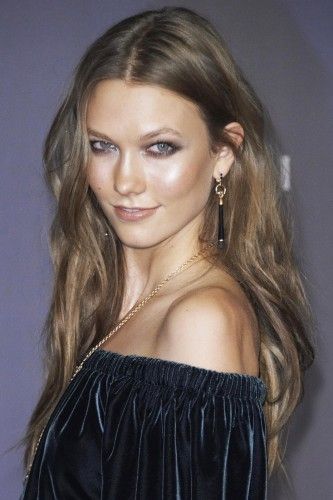 Need a change? How to refresh your hair color for fall Light Brown Hair, Dirty Brown Hair, Natural Dark Blonde, Salon Hair Color, Dark Blonde Hair, Dirty Blonde, Karlie Kloss, Natural Hair Color, Hair Dos