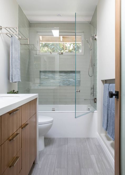 Small Bathroom With Tub, Bathroom Tub Shower Combo, Bathtub Shower Combo, Modern Tub, Bathroom With Tub, Bathroom Tub Shower, Bathtub Design, Bathroom Redesign, Bathroom Tub