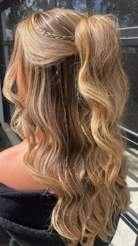 Hoco Hairstyles – Tiny Little Braid In A Voluminous Half Up Trendy Hairstyle Cute Simple Styl3 - davidreed.co Machiaj Smokey Eyes, Grad Hairstyles, Hairstyle Examples, Cute Prom Hairstyles, Formal Hairstyles For Long Hair, Simple Prom Hair, Ball Hairstyles, Hoco Hairstyles, Dance Hairstyles