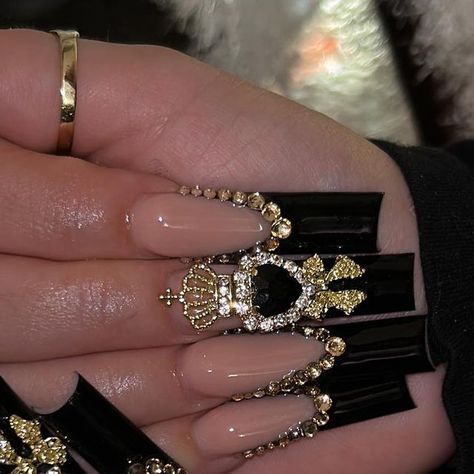 Alexandra Alvarez on Instagram: "🖤👑 - If viewing follow @xle.nails ✨ - - Black gel polish- ‘MYSTERIOUS’ @legacynails (use my code 🎀xle-legacy🎀 for $$ off) - - - - - - #nails #nailart #nailsofinstagram #longnails #taperedsquarenails #blingnails #goldnails" Black Acrylic Nails Charms, Black And Gold Baddie Nails, Quince Black Nails, Black Nails Gold Gems, Black 15 Nails, Black And Gold Nails For Prom, Black Baddie Acrylic Nails, Black And Gold Nails For Quince, Black And Gold Nails Square