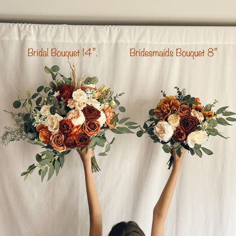 Rust Bridal Bouquet Real Flowers, Terracotta And Sage Green Bouquet, Bride Bouquet Terracotta, Fall Diy Wedding Bouquet, Fall Wedding Flowers Rust, Flowers Rustic Wedding, Romantic Fall Wedding Bouquet, Copper Flowers Wedding, Green White Rust Bouquet