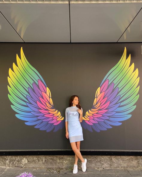 Instagram photo session ideas #wings #rainbowwings #angelwings #fila #girl #photosession #photoinspiration #instagramphoto #instagraminspiration Photo Session Ideas, Angel Wings Drawing, Angel Wings Wall Art, Wall Street Art, Angel Wings Wall, Art Studio Design, Wings Drawing, School Murals, Wall Painting Decor