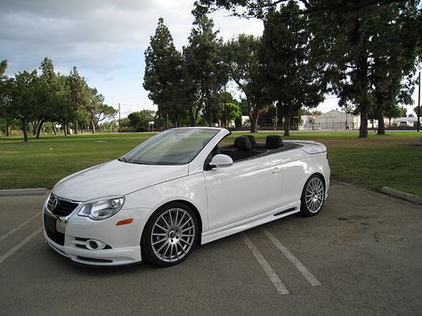 Clean white Volkswagen EOS on a sexy body kit Volkswagen Eos Komfort, Eos Volkswagen, Convertible Volkswagen, White Volkswagen, Volkswagen Convertible, Volkswagen Germany, Vw Modified, Volkswagen Eos, Tennis Grips