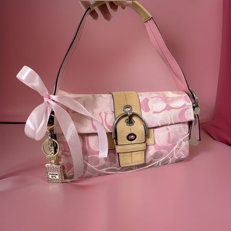 Coach Vintage Y2K Pink Soho Handbag Shoulder Bag Rare Pink Vintage Coach Bag, Coach Y2k Bag, Coach Bag Outfit, Pink Coach Bag, Coach Vintage Handbags, Sanrio Things, Y2k Coquette, Y2k Bag, Dream Bags