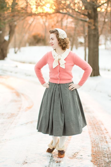 1950s Sweater Separates · Mode de Lis Fifties Inspired Outfits, 1950s Winter Fashion Women, 1950s Sweater Outfit, 1950s Winter Outfits, Vintage Winter Outfits 50s, 1950s Winter Fashion, Vintage Winter Outfits, Vintage Spring Outfits, Outfits 50s