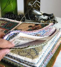 Fiber book --tutorial --  This would be a great way to put all the stitches on my sewing machine. I could see them stitched out Fabric Books, Embroidery Book, Fabric Journals, Stitch Book, Fabric Book, Handmade Books, Design Guide, Embroidery Inspiration, Ribbon Embroidery