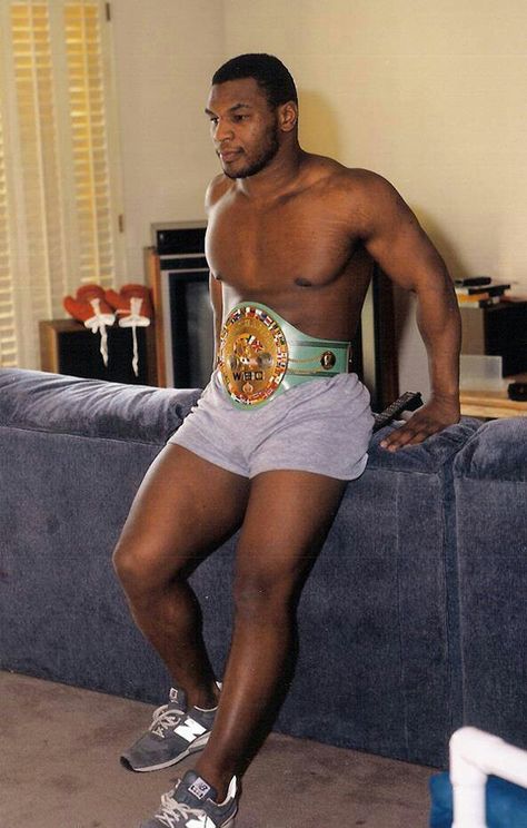 Mike Tyson youngest heavyweight champion ever.. Tumblr, Boxing Photos, Black Athletes, Mike Tyson Boxing, Boxing Legends, Black Dynamite, Boxing Techniques, Male Boxers, Boxing Images