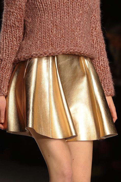 felder felder, fashion, nyfw, fall 2012 Minako Aino, Gold Skirt, Mode Chanel, Gold Outfit, Metallic Skirt, Gold Fashion, Looks Style, Mode Style, Fashion Details