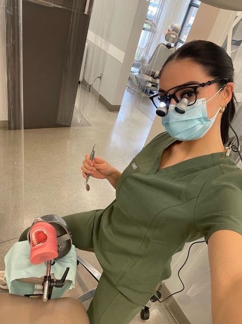 Dentist Career, Dental Assistant Study, Dentist Hygienist, Dental Hygiene Student, Dental Hygenist, Dental Aesthetics, Dental Decay, Strong Teeth, Bios Para Instagram