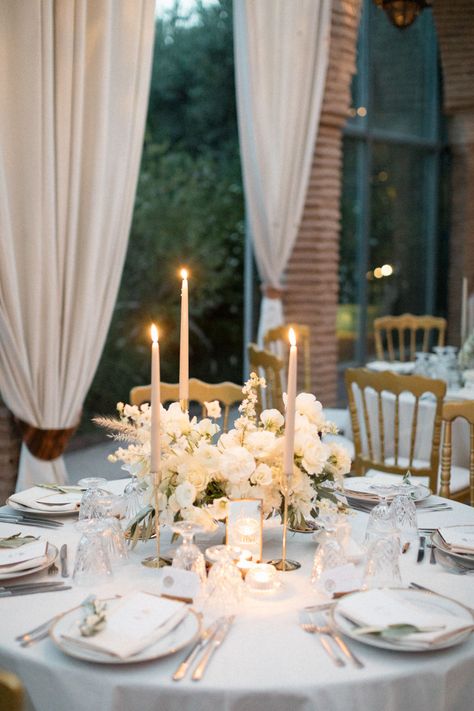 Timeless Romance in Marrakech - Style Guide The Lane Centerpieces Round Table, Wedding Centerpieces Round Table, Candlelit Tablescape, Round Table Settings, Luxury Event Decor, Round Wedding Tables, Marrakech Style, Wedding Table Setup, Boho Wedding Centerpieces