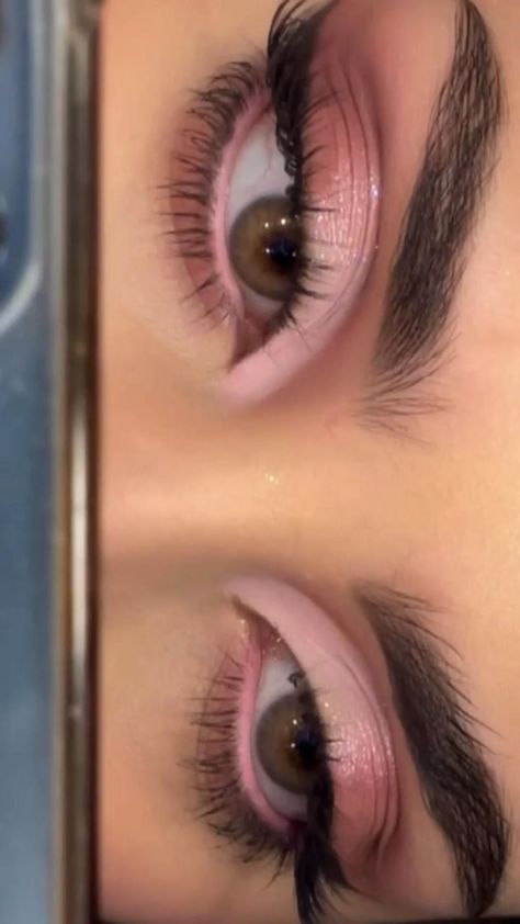 pink makeup 💗 em 2022 | Inspo de maquiagem, Ideias de maquiagem, Tutoriais de maquiagem Makeup Rhk, Elegantes Makeup, Flot Makeup, Maquillage On Fleek, Ideas De Maquillaje Natural, Smink Inspiration, Prom Eye Makeup, Eye Makeup Pictures, Makijaż Smokey Eye