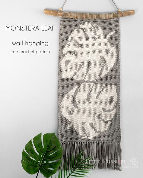 Create a stunning Monstera Leaf crochet wall hanging with our free crochet pattern & tutorial to add a touch of bohemian-inspired modern designs to your home decor. Amigurumi Patterns, Monstera Leaf Crochet, Hanging Monstera, Crochet Wall Hanging Pattern, Monstera Pattern, Leaf Crochet, Santa Hat Pattern, Crochet Wall Hanging, Crochet Tote Pattern