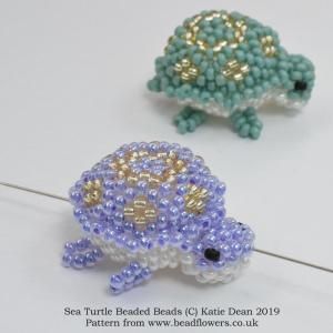 Beaded Turtle, Seed Bead Crafts, Motifs Perler, Native Beadwork, Beading Patterns Free, Bead Embroidery Patterns, Seed Bead Patterns, Bead Weaving Patterns, Seed Bead Tutorial