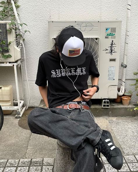 Asian Man Style, Emo Style Men, Look Killa, Men Outfit Streetwear, Skate Outfit Men, Archive Fashion Men, 90s Skate Fashion, Athletic Outfits Men, Vintage Men Outfit