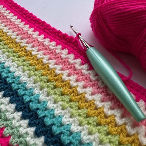 V-Stitch Blanket Crochet Patterns Blankets, Blankets For Kids, Crochet Blanket Rainbow, Prayer Shawl Patterns, V Stitch Crochet, Bedroom Throw, Loom Crochet, Stitch Blanket, Chunky Crochet Blanket