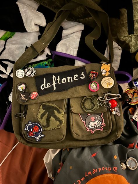 Decorating My Messenger Bag, Bag With Patches Ideas, Styling Messenger Bag, Messenger Bag With Patches, Decorating Messenger Bag, Bag With Pins And Patches, Messenger Bag Decorating Ideas, Messenger Bag Ideas, Pin Bags Ideas