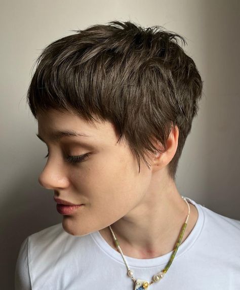 White Pixie Cut, Non Binary Haircuts, Shaved Pixie Cut, Kort Pixie, Shaved Pixie, Super Short Pixie, Short Blonde Pixie, Short Curly Pixie, Thick Hair Cuts