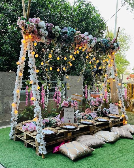 Intimate Sit-Down Dinner Setups We Are Loving Tea Party Table Settings, Outdoor Tea Parties, Picnic Party Decorations, Adult Tea Party, Backyard Birthday Parties, Fairy Garden Birthday Party, Decoration Evenementielle, Fairy Tea Parties, Tea Party Table