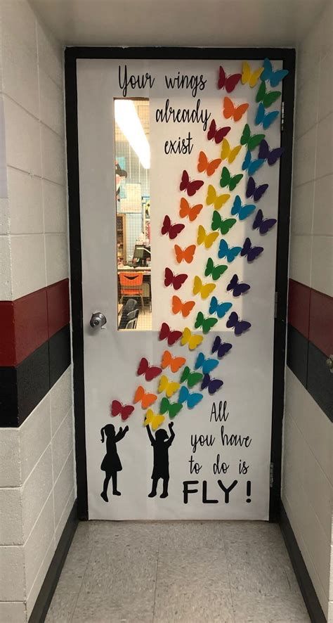 Classroom Decoration Ideas, Teacher Door Decorations, Decoration Creche, Elementary Classroom Themes, Math Classroom Decorations, Classroom Decor High School, School Door Decorations, Diy Classroom Decorations, Trendy Door