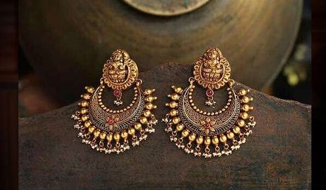 Chand Bali, Gold Earrings Indian, Perhiasan India, Indian Jewelry Earrings, Antique Gold Jewelry Indian, Bali Earrings, Antique Jewellery Designs, Gold Jewelry Simple Necklace, Antique Jewelry Indian