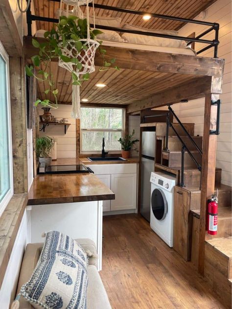 Tiny House On Wheels 2 Bedroom, Airbnb Tiny House Ideas, 16x40 Shed House Interior Floor Plan, 2 Bedroom Tiny Home Floor Plans, Modern Farmhouse Tiny House, Square Tiny House, Small Farmhouse Interior, 300 Sq Ft Tiny House, Small Apartment Dining Room