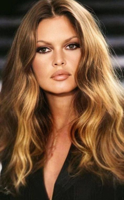 Bardot Makeup, Brigitte Bardot 60s, Brigitte Bardot Hair, Bardot Hair, Throwback Pic, Bridgitte Bardot, Bridgette Bardot, 60s Women, Bridget Bardot