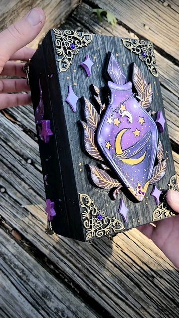 Witches Box Ideas, Magical Box Art, Witch Boxes Ideas, Crystal Box Painting Ideas, Tarot Box Diy, Crystal Box Ideas, Box Painting Ideas Aesthetic, Cute Box Painting Ideas, Witchy Painting