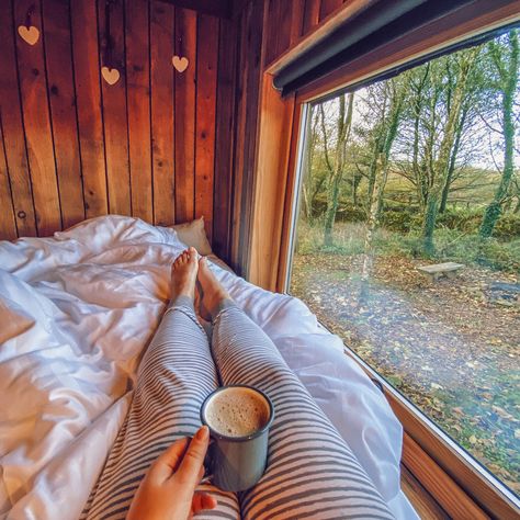 Five unique places to stay for a secluded getaway in the UK. Read this post to discover five unique places to stay for the ultimate secluded staycation here in the UK. #UKtravel #travelguide #travelhack #staycation #cabinlife #exploretheuk Staycation Aesthetic, Ra Aesthetic, Staycation Hotel, Curiosity Collection, Uk Staycation, Cheap Hotel Room, Staycation Ideas, Books Illustration, Unique Places