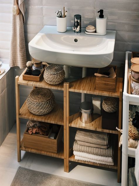 Getting enough storage in a small bathroom is all about making smart use of every inch. Some shelves under the wash-basin, a large mirror cabinet, a trolley or some new hooks and hangers are all quick fixes that easily can be made to help keep your things nice and tidy.

#myIKEA #bathroominspo #bathroomideas #badezimmer #bad #stroage #organisation #aufbewahrung #badezimmerideen #interior #design #skandi #scandinavian #homeinspo #ikea #ikeastorage #smallbathrooms #einrichtungsideen #tidy #ikea Under Sink Shelves, Under Sink Storage Ideas, Small Bathroom Storage Cabinet, Under Bathroom Sink, Bathroom Shelving Unit, Bathroom Under Sink, Bathroom Sink Storage, Sink Shelf, Ikea Bathroom