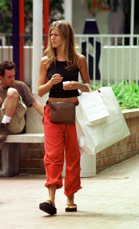 Jennifer Aniston's '90s Style Is A Joy To Look At – And Here's Where You Can Get The Look, Too | Grazia Iconic 90s Outfits, Jen Aniston Style, Casual Summer Looks, Jennifer Aniston 90s, Jennifer Anniston Style, Jenifer Aniston, Jennifer Aniston Hot, Jennifer Aniston Style, Jen Aniston